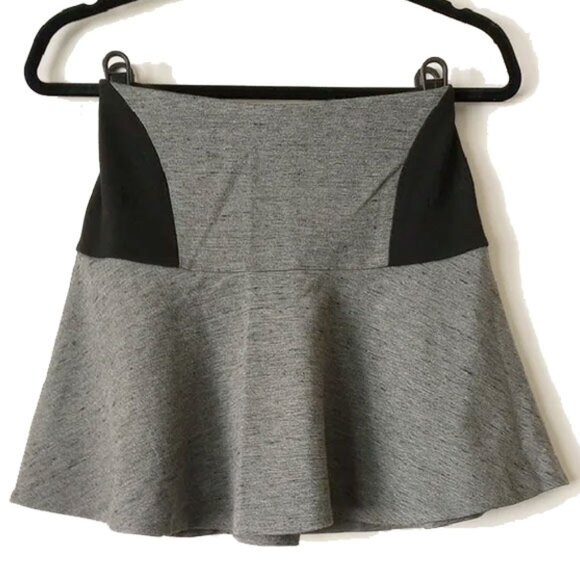 Wilfred Exposed Zipper Flounce Mini Skirt 2 Italian Fabric Colorblock Gray Black - Picture 1 of 7